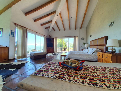 Venta Casa Las Lomas De Dimensiones Monumentales. Alberca Climatizada Y Jardín Plano Con Vistas Espectaculares Y Todos Los Servicios En Fracc Rancho San Diego Ixtapan De La Sal Edomex