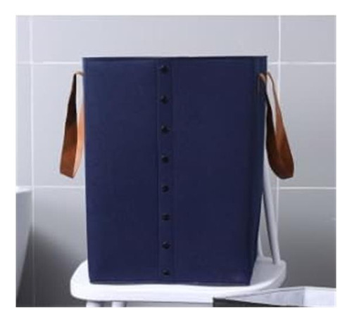 El Hogar Cuida Una Gran Canasta De Lavandería, La Ropa Se La