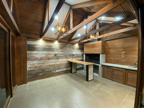 Hermosa Casa 4d, 3b En Barrio Residencial Muy Tranquilo