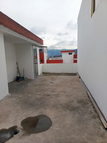 Bonita Casa De Doble Planta Dentro De Un Conjunto Residencia
