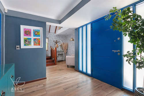 Casa En Venta. 6 Dorm. Las Condes/ Terraza Techada Y Piscina