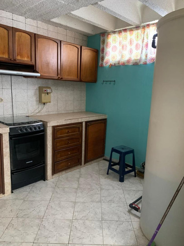 Imagen 7 de 19 de Apartamento En Venta De Oportunidad Juan Griego Edificio La Galera