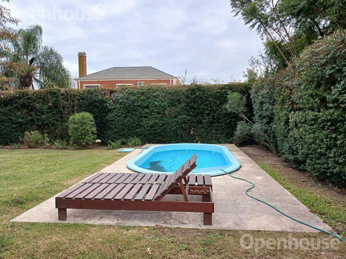 Casa En Venta En Barrio Los Jazmines Con Piscina