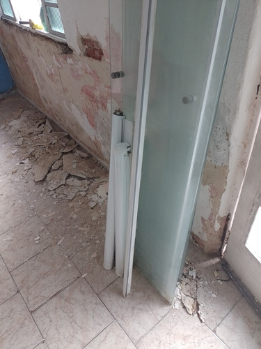 Vendo Vidro De Box Usado Pra Banheiro 0,90x0,85 Verde Branco