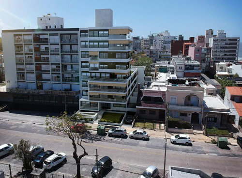 Departamento De Un Dormitorio En Venta, En Malvin Abu49007 Ap4954148