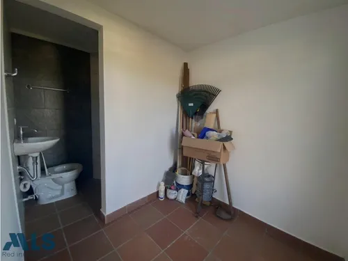 ¡tu Nuevo Hogar Te Espera En El Retiro!(mls#253785)