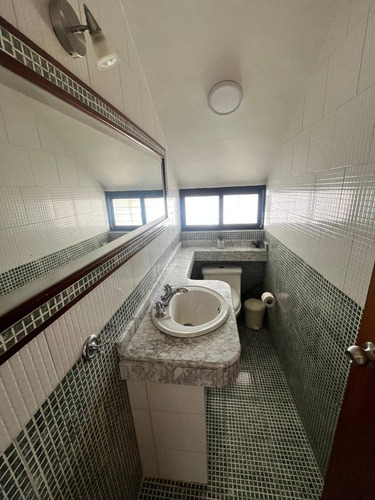 En Venta Town House Mañongo Res. Las Trinitarias (lp)