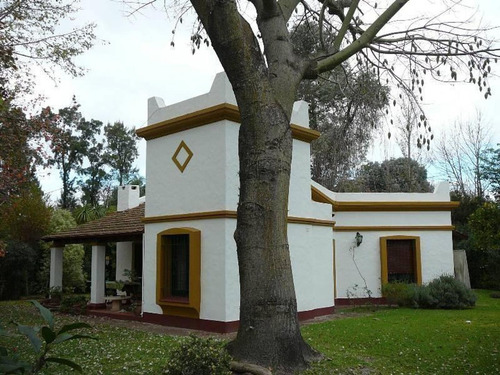 Casa Colonial Impecable En Un Lindo Lote Parquizado En Venta