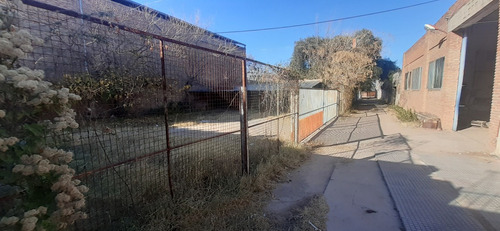 Se Vende Inmueble , Ubicado A 50 Mts. De La Plaza Principal De La Ciudad De Villa Dolores - Traslasierra- Cordoba,con Un Potencial Importante Para Un Desarrollo Inmobiliario O Centro Comercial .