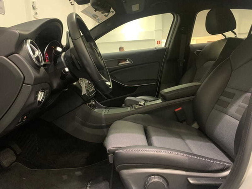 Imagem 8 de 14 de Mercedes-benz Gla 200 1.6 Cgi Style 16v Turbo 4p 2016