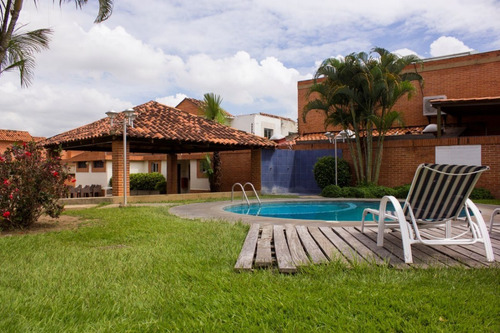 Imagen 10 de 10 de Florelia Mota Vende Townhouse En Mañongo Foth-229