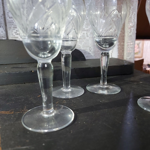 Imagem 4 de 7 de Taça Licor Cristal 4 Unidades 100ml Lapidado A Mão Antigo
