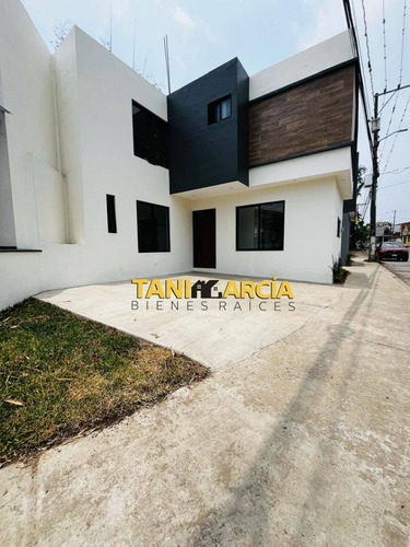 Vendo Casa Nueva, Moderna En Fortín, Con Doble Cochera.