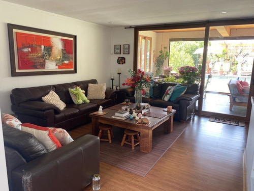 Casa 4 D + Escritorio + Servicio Colegios Lincoln Y Duna