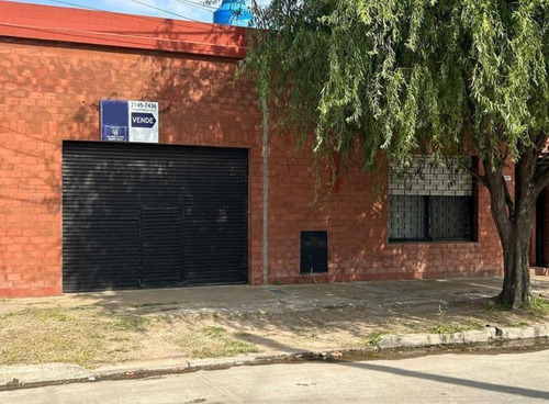 Casa En Venta De 3 Ambientes Con Local Comercial