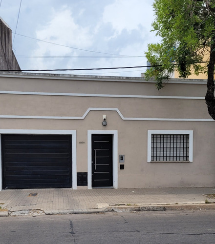 Oportunidad Casa De 3 Dormitorios, 2 Baños, Patio  Y Cochera - Zona Sur  De Rosario,  Barrio Las Heras  - Excelente