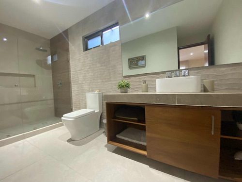 Increíble Residencia De Autor En Vista Real