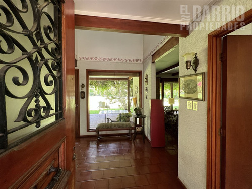 Casa En Venta De 6 Dorm. En Colina
