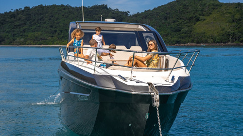 Lancha Nx50 Invictus! Navegabilidade, Design, 24 Pessoas