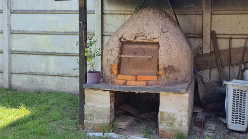 Casa 3 Ambientes Venta Lobos Con Jardin Y Quincho