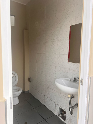 Duplex (2do Y 3er Piso) Con Ingreso Independiente Desde El 1er Piso, No Garaje Con Estacionamiento Exterior Para 1 Vehículo