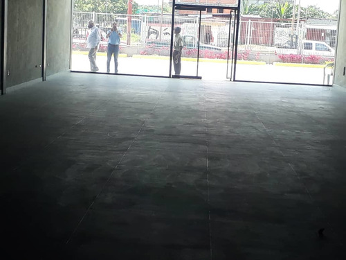 Imagen 2 de 8 de Se Alquila Local Comercial De 400m2. C.c. Platinum