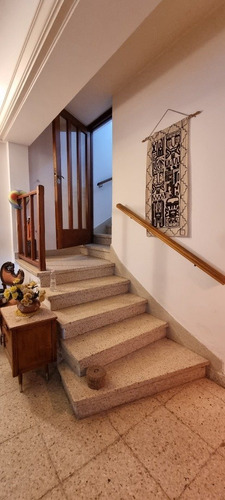 Imagen 8 de 30 de Chalet Cuatro Ambientes Con Dependencia De Servicio