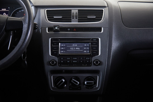 Imagen 10 de 25 de Volkswagen Fox 2013 1.6 5p Confortline Gnc Mz