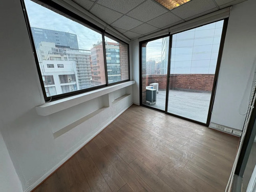Oficina Con Terraza Y Vistas Despejadas En Nueva Apoquindo
