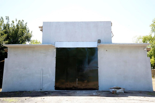 Galpón Con Casa De Caseros En Venta En La Plata