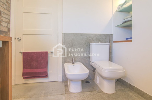 Imagen 20 de 30 de Casa De 4 Dormitorios + Piscina En La Peninsula, Punta Del Este - Punta Del Este Mansa