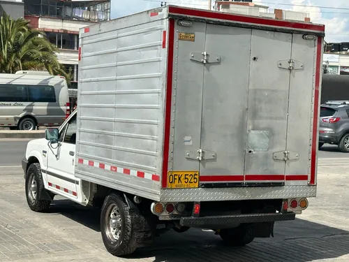 Mazda B2000 2.0 B2000