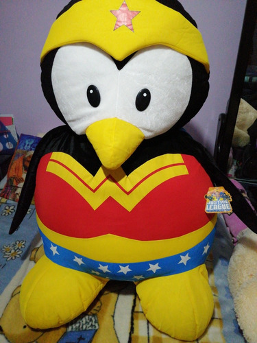 Pingüino De Peluche Wonder Woman 