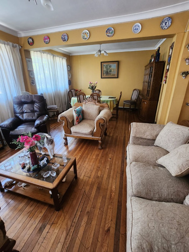 Hermoso Casa. Con Excelente Ubicación, Independencia