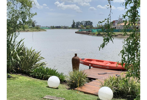 Casa En Venta En Canning Santo Domingo 4 Ambientes