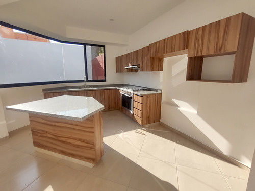 Casa Nueva En Venta En Lomas Tetela, Cuernavaca Morelos.