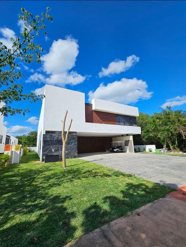 Hermosa Residencia Con Acabados De Lujo En El Residencial Mas Exclusivo ! Lista!