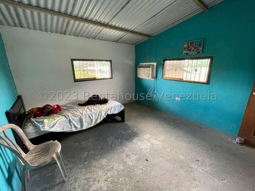 Carlos Colmenarez Felx 23-33543 Vende Finca Con 10 Hectareas Y 4.642 Mts Pozo Profundo De 80 Metros, Bomba De 14 Hp Luz Trifasica Laguna De 50 Por 40 Metros Cochinera De 30 Corrales