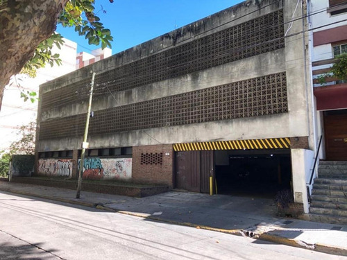 Cochera Cubierta En Venta, Olivos.