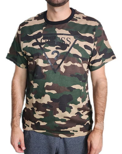 Polera Guess Hombre Camuflaje Con Estampado