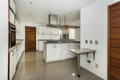 Casa En Venta De 4 Dorm. En Lo Barnechea