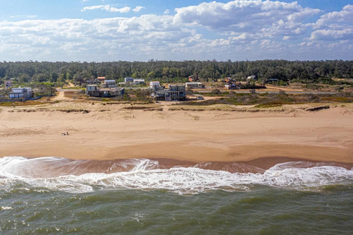 Casa Sobre La Playa En Alquiler, Santa Monica, José Ignacio (ref: Bpv-9613)