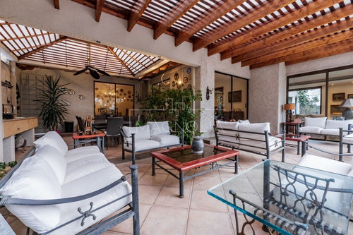 Casa En Venta De 6 Dorm. En Lo Barnechea