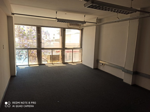 Oficina De 300m2, 8 Privados. 18 De Julio Y Martin C. Martínez