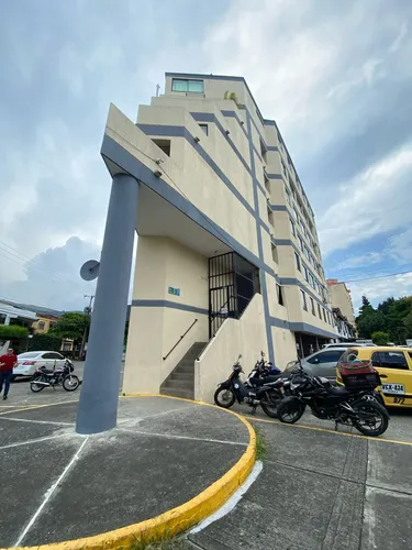 Se Alquila Apartaestudio En San Fernando Para Rentas Cortas O De Larga Estancia, A Una Cuadr Del Estadio, En 4 Pisso Con Ascensor