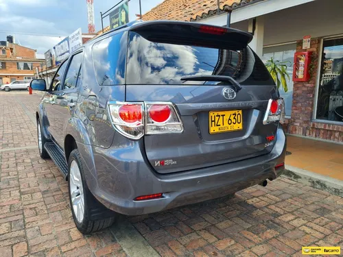 Toyota Fortuner 2.7cc At Aa 4x2 7 Pasajeros