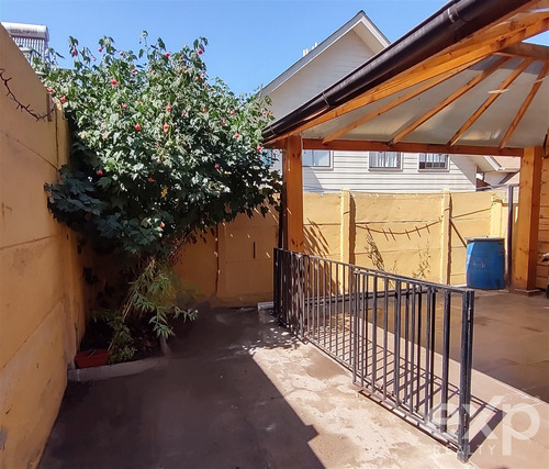 Casa En Arriendo De 3d Y 3b En Limache. Metro A 8 Cuadras.