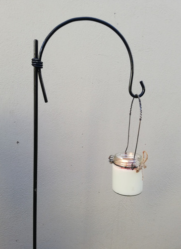 Imagen 2 de 3 de Pincho Tutor Hierro 120cm C/ Gancho Para Colgar Fanal Farol