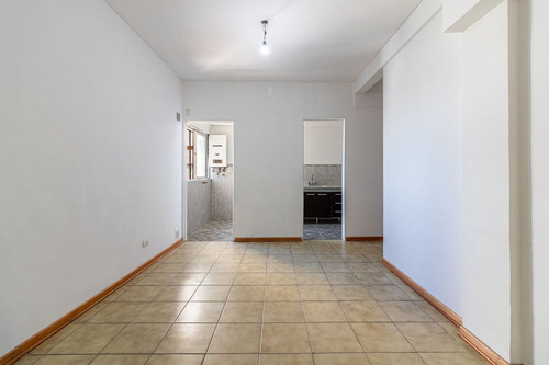 Venta Depto 2 Amb En Flores Cocina Independiente