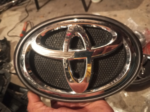 Emblema Original Toyota Hilux 2016-2020 - (Usado)